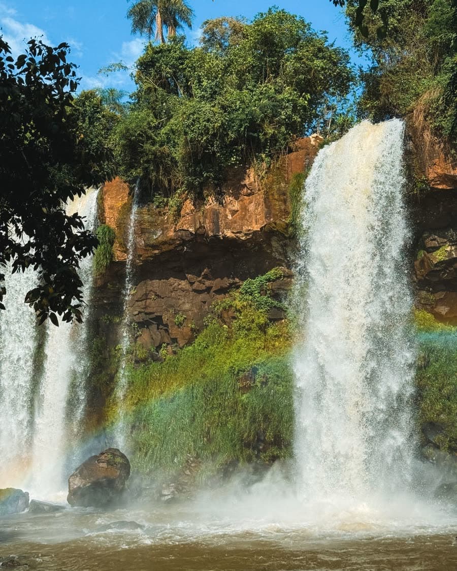 Cataratas do Iguaçu com arco-íris