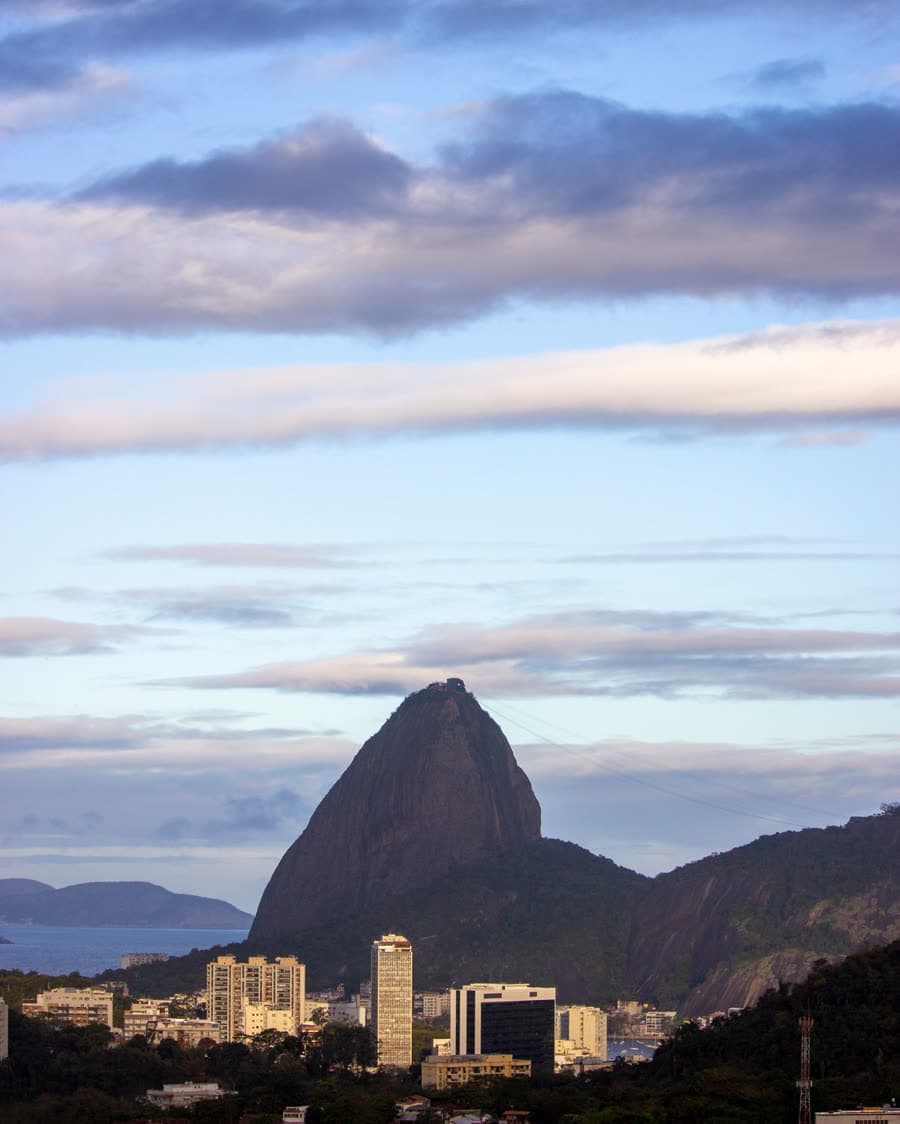 Pão de Açúcar ao entardecer, no Rio de Janeiro